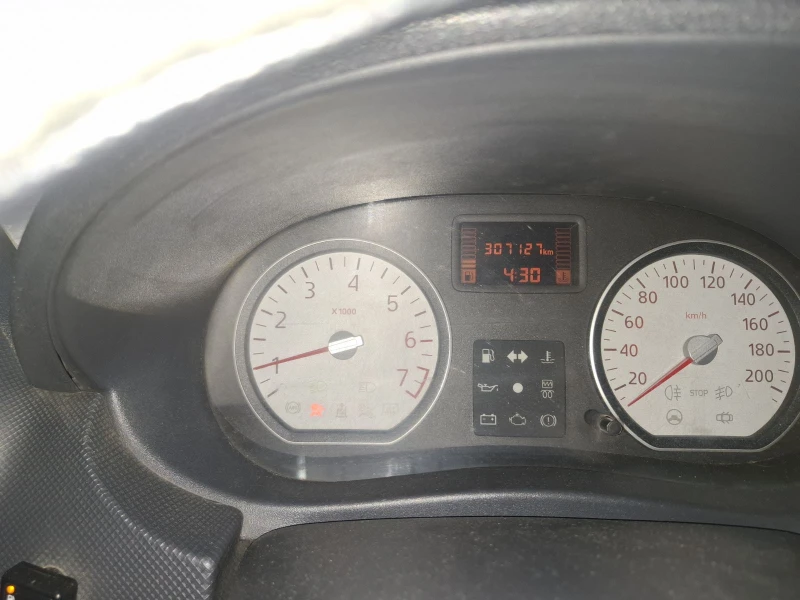 Dacia Sandero 1.6 Бензин/Газ с климатик, снимка 2 - Автомобили и джипове - 51030798