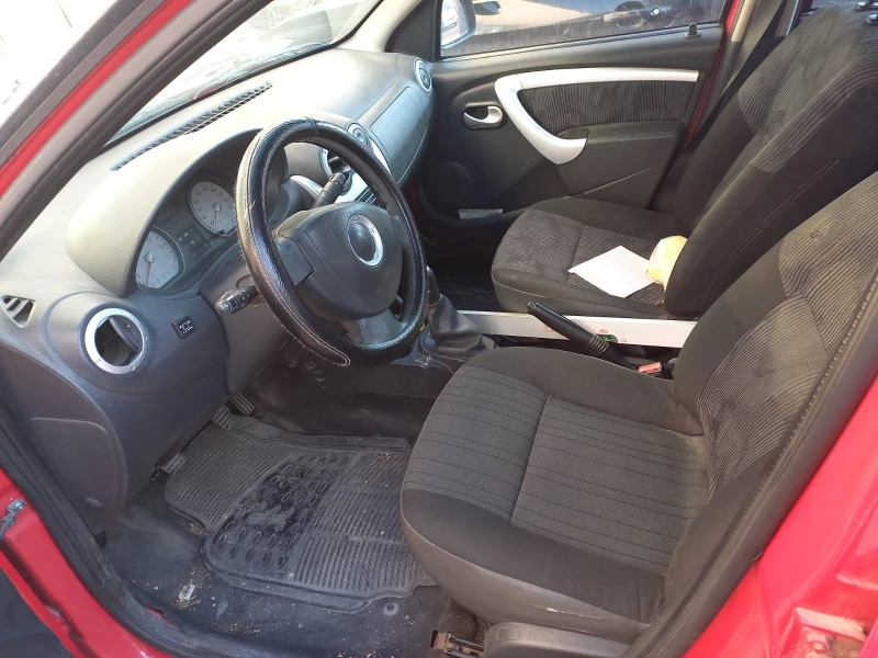 Dacia Sandero 1.6 Бензин/Газ с климатик, снимка 9 - Автомобили и джипове - 51030798