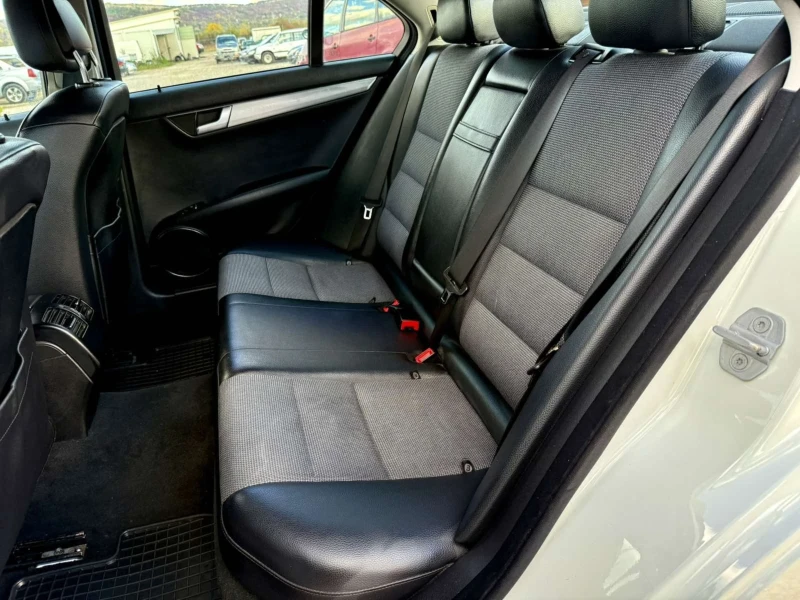 Mercedes-Benz C 220, снимка 13 - Автомобили и джипове - 52267699