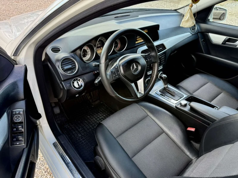 Mercedes-Benz C 220, снимка 9 - Автомобили и джипове - 52267699