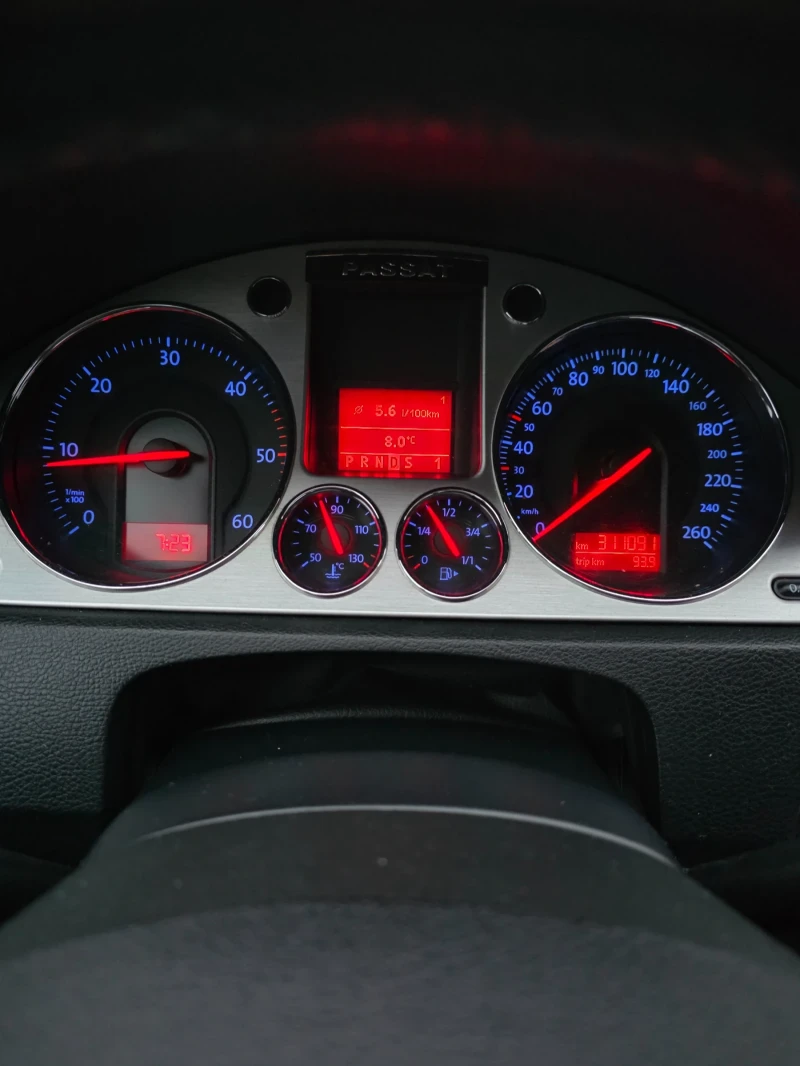 VW Passat B6, снимка 2 - Автомобили и джипове - 52432357