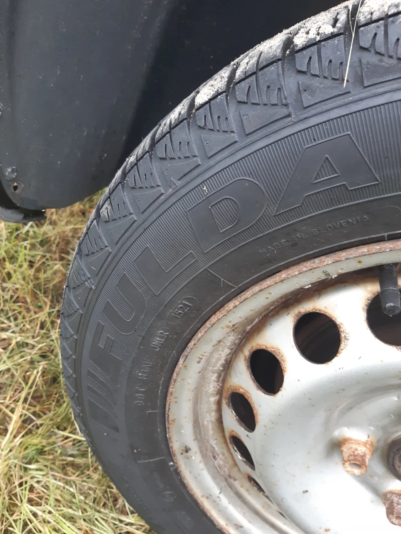 VW Caddy 1.9 TDI 4 MOTION, снимка 14 - Автомобили и джипове - 52556870