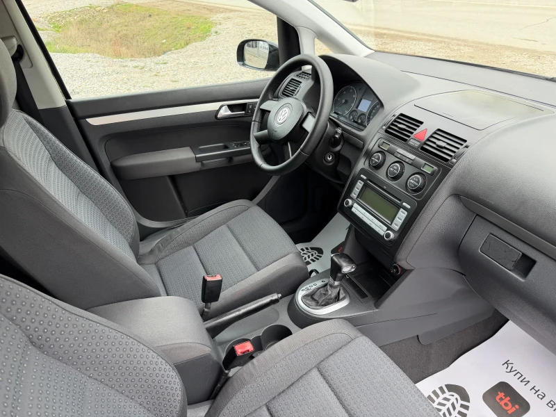 VW Touran 1.9/АВТОМАТИК/ 7 МЕСТА, снимка 13 - Автомобили и джипове - 53237393
