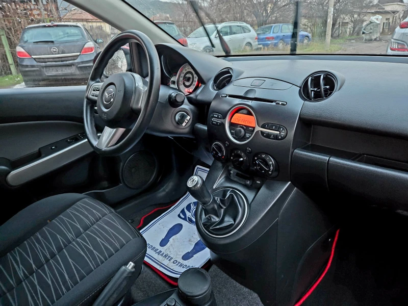 Mazda 2 1.3i Германия Климатик 1-Собственик , снимка 14 - Автомобили и джипове - 53251029