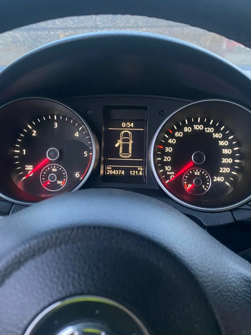 VW Golf 1.6 105 коня, снимка 9 - Автомобили и джипове - 53464407