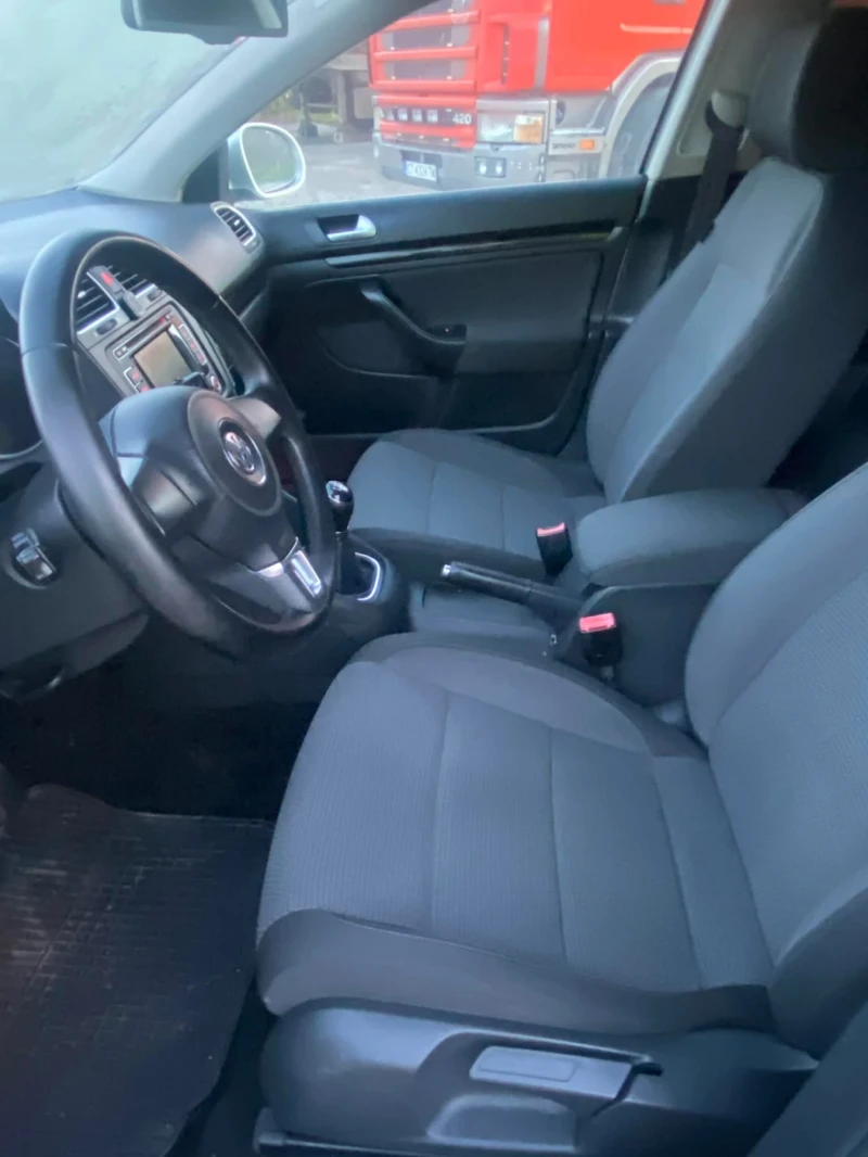 VW Golf 1.6 105 коня, снимка 11 - Автомобили и джипове - 53464407