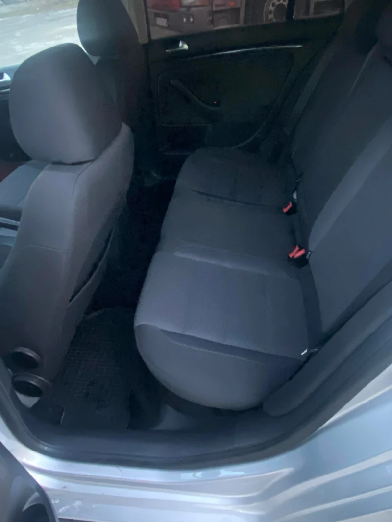 VW Golf 1.6 105 коня, снимка 4 - Автомобили и джипове - 53464407