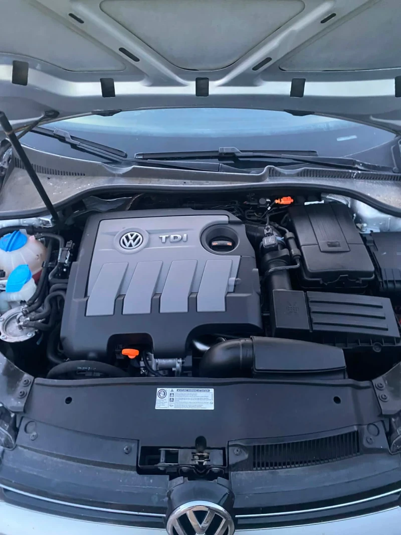 VW Golf 1.6 105 коня, снимка 14 - Автомобили и джипове - 53464407