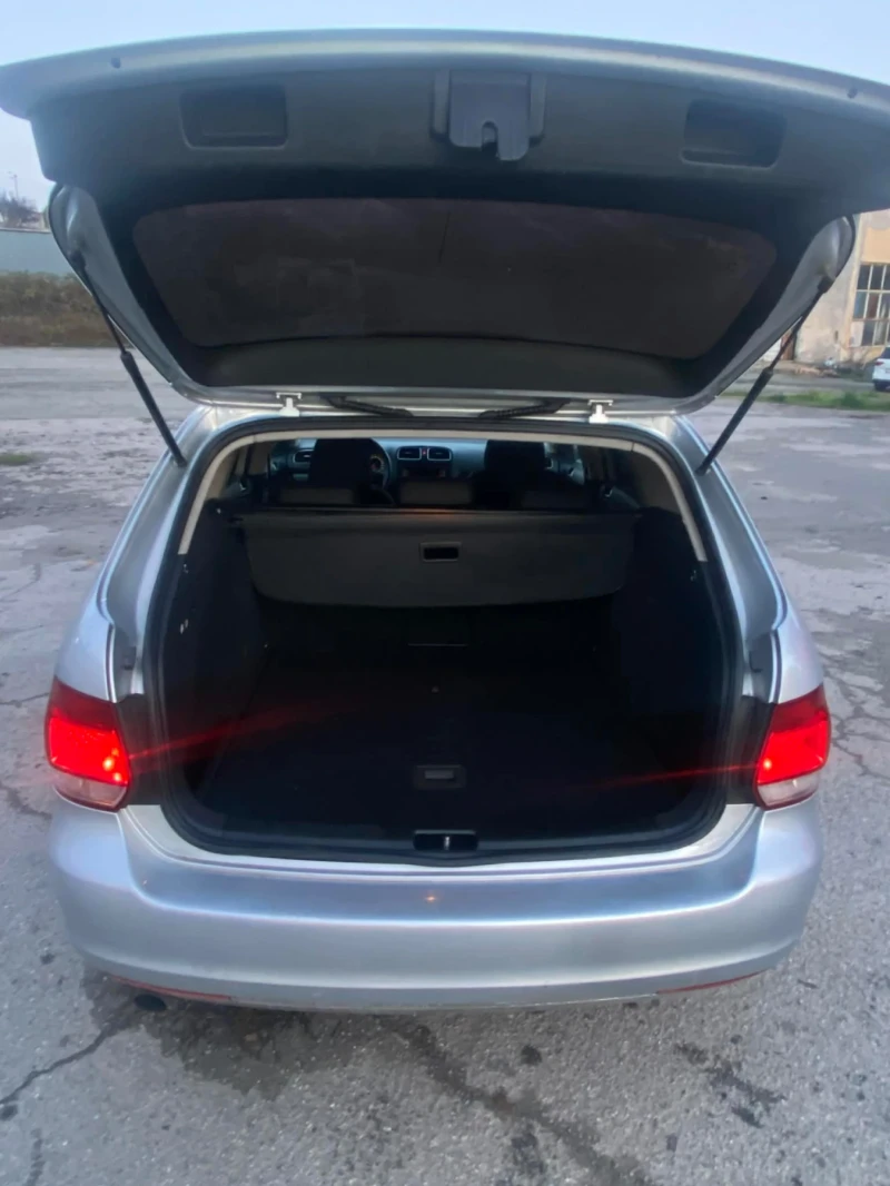 VW Golf 1.6 105 коня, снимка 16 - Автомобили и джипове - 53464407