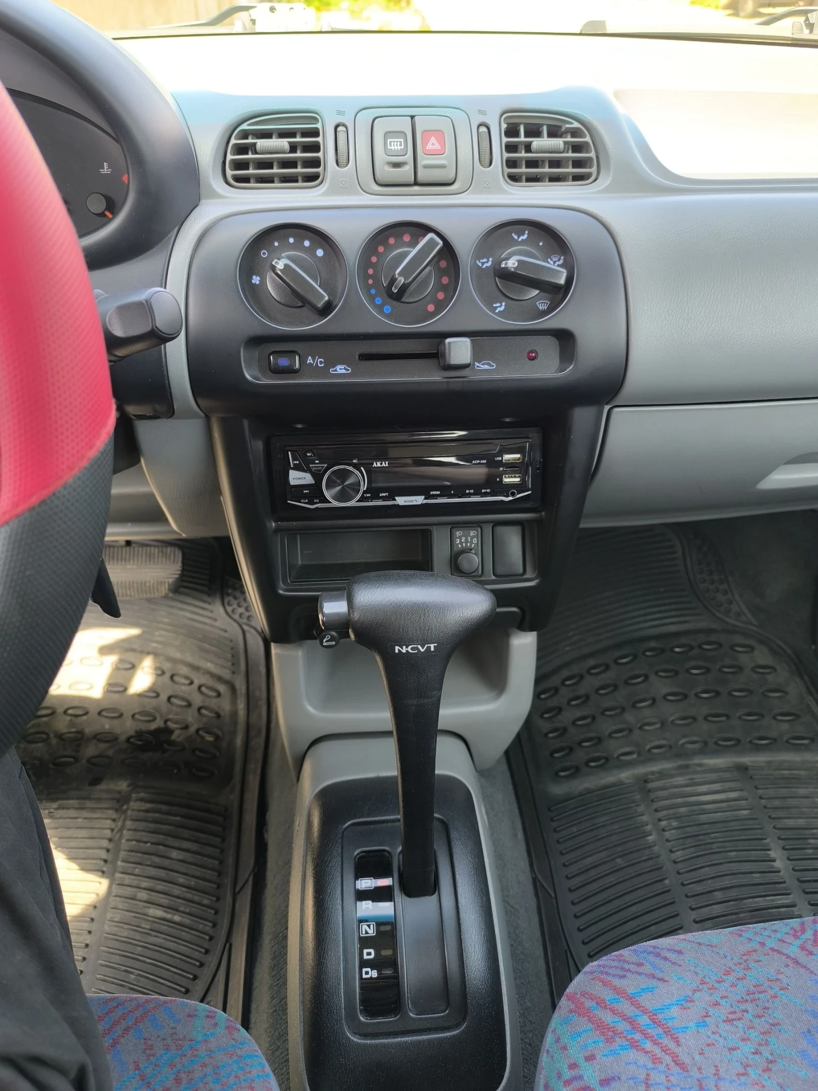 Nissan Micra 1, 3куб. 75к. - изображение 7
