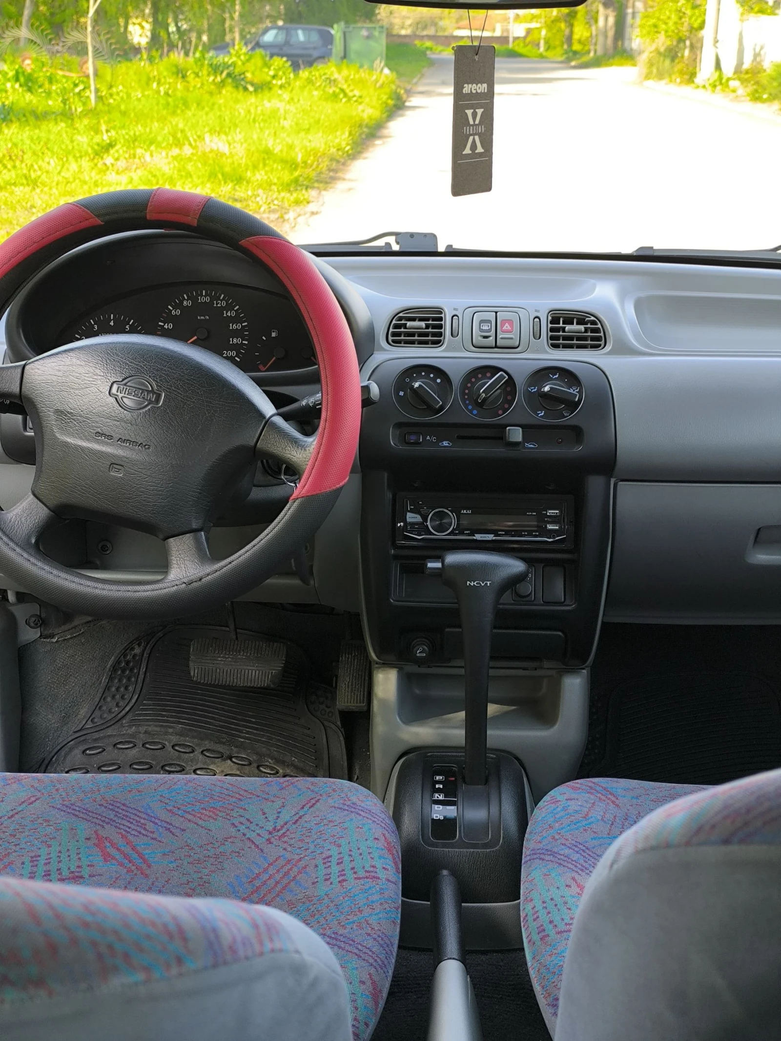 Nissan Micra 1, 3куб. 75к. - изображение 9