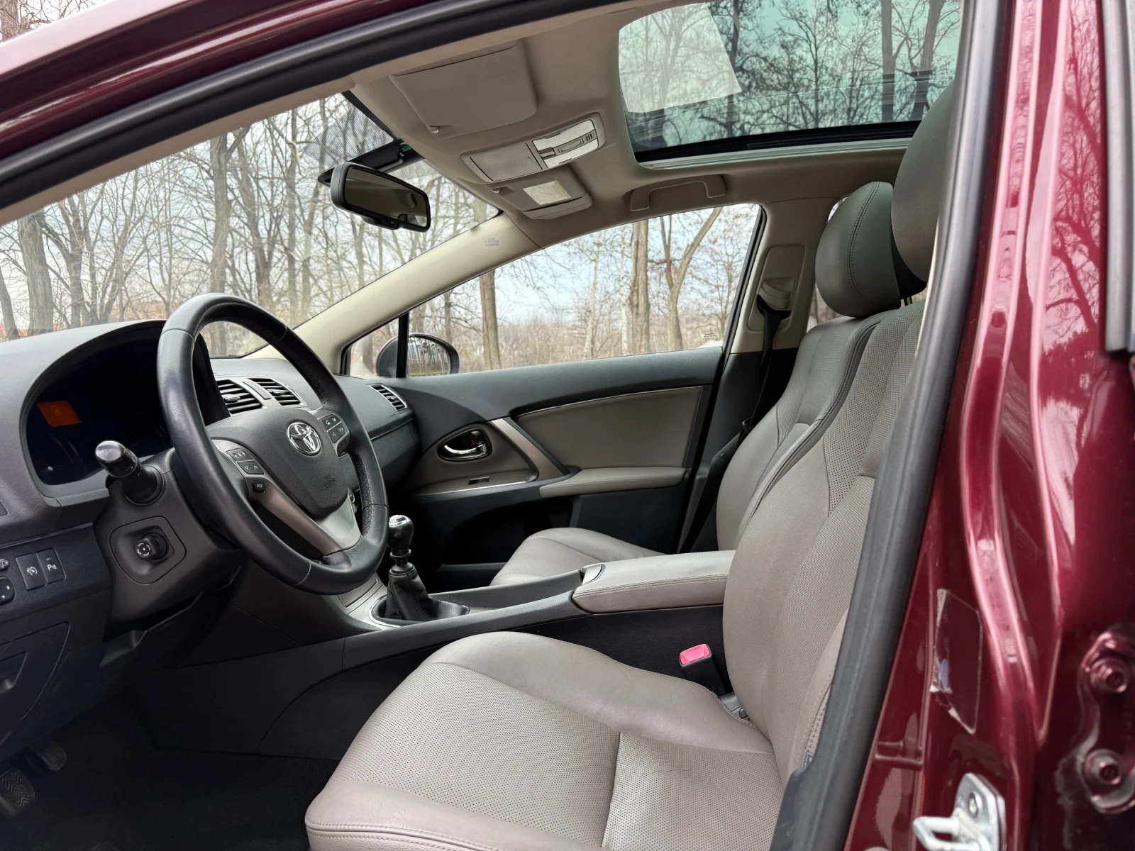 Toyota Avensis 2.0 D4D Всички екстри  - изображение 9