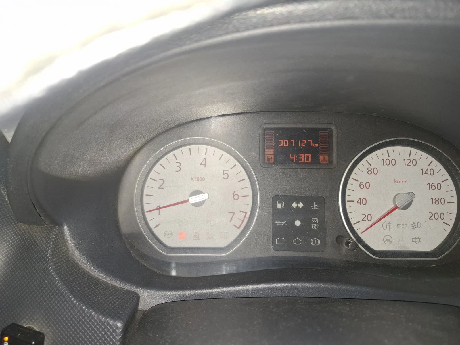 Dacia Sandero 1.6 Бензин/Газ - изображение 2