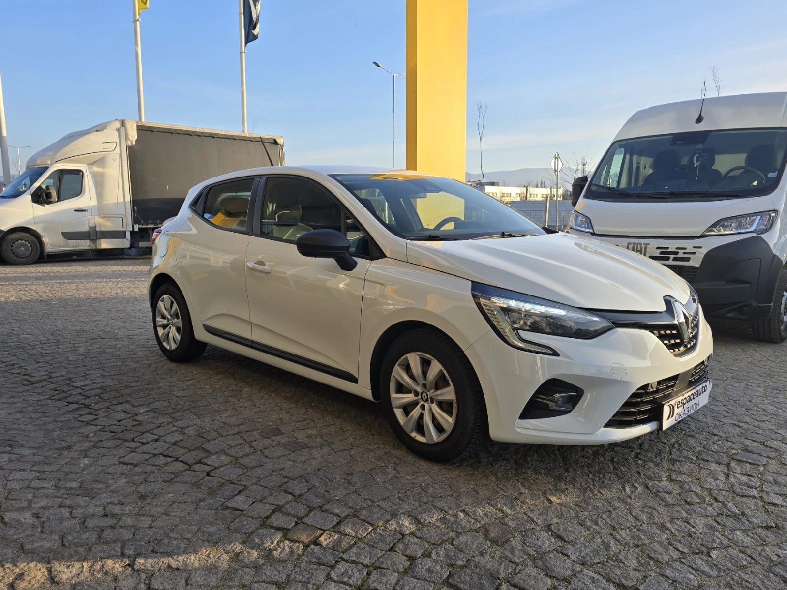 Renault Clio Tce 100 BVM5 S&S, снимка 3 - Автомобили и джипове - 53864779
