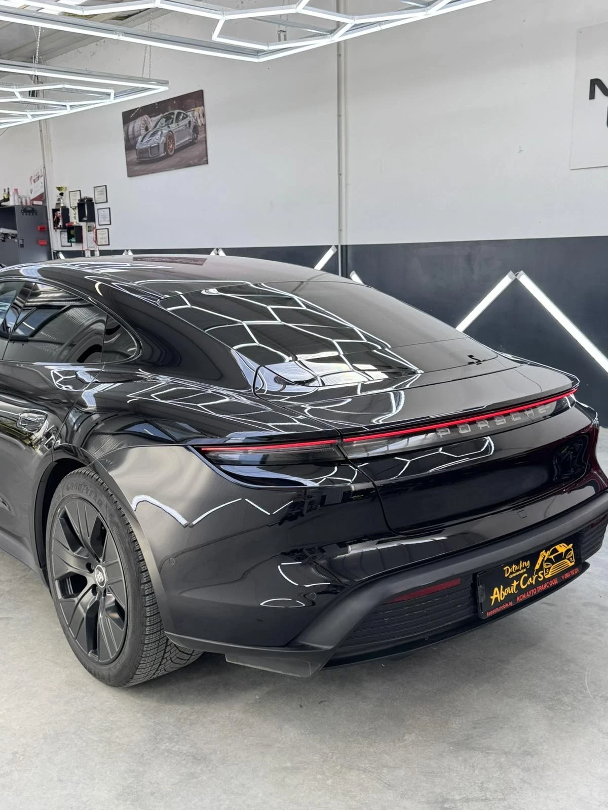 Porsche Taycan 4S, снимка 6 - Автомобили и джипове - 55561708