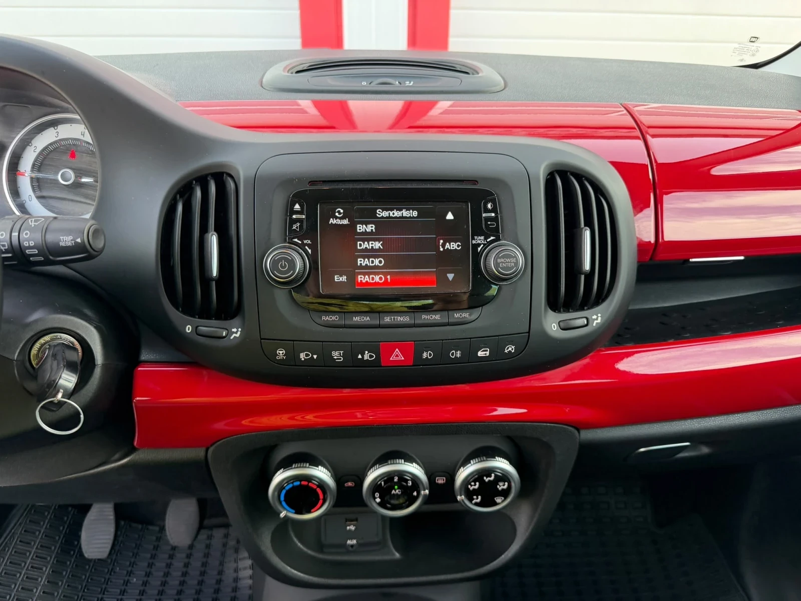 Fiat 500L 1.6D NAVI KLIMATRONIK 6-СКОРОСТИ ЛИЗИНГ!!!, снимка 16 - Автомобили и джипове - 55804228