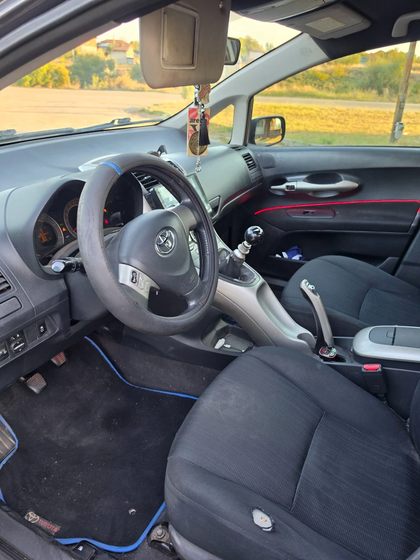 Toyota Auris 2.0 дизел D4D, снимка 2 - Автомобили и джипове - 56168604