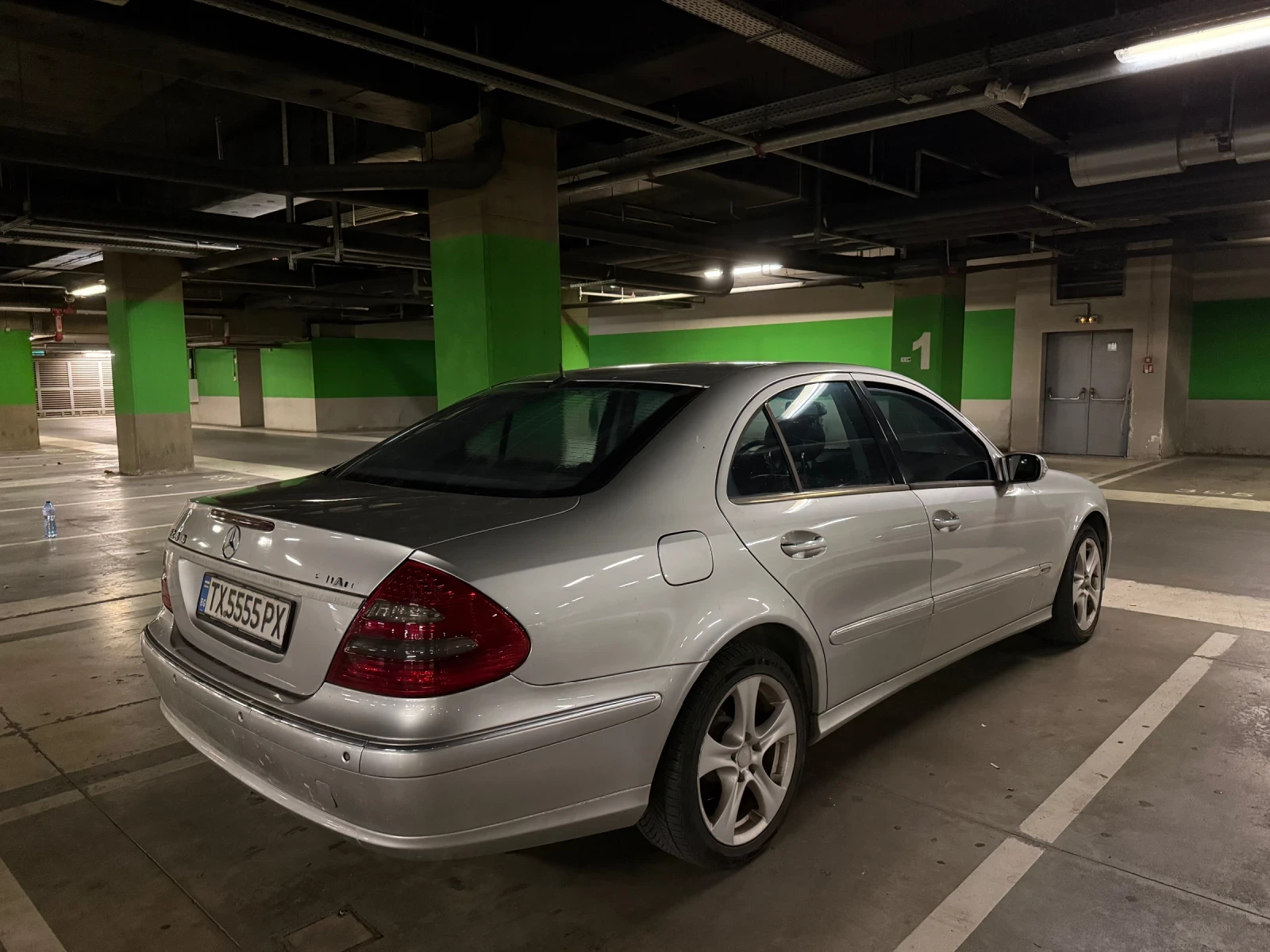 Mercedes-Benz E 270 AVANTGARDE ВЪЗДУХ само задно предаване, снимка 2 - Автомобили и джипове - 56252319