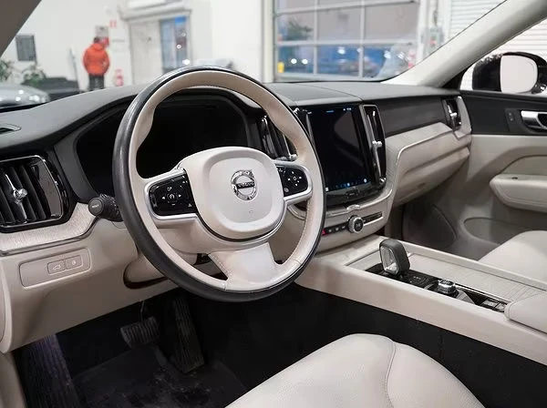 Volvo XC60 CORE/349HP/PANO/CAM/LED/KLESS/DIGI/CPLAY/393g - изображение 5