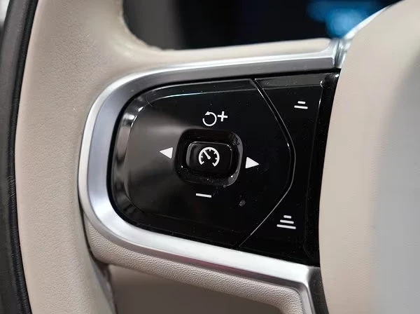 Volvo XC60 CORE/349HP/PANO/CAM/LED/KLESS/DIGI/CPLAY/393g - изображение 7