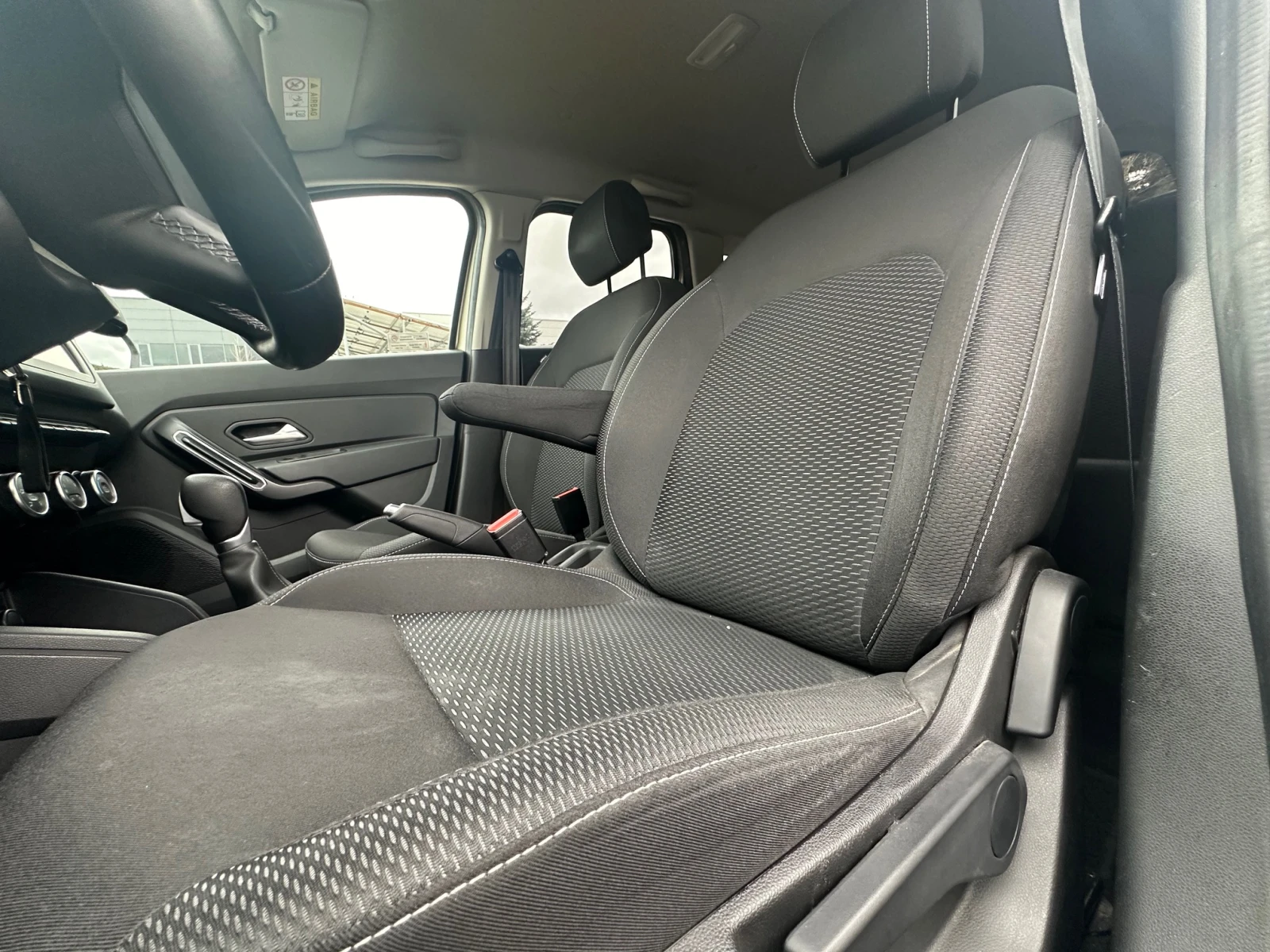 Dacia Duster / 1.5 DCi / AUT - изображение 9