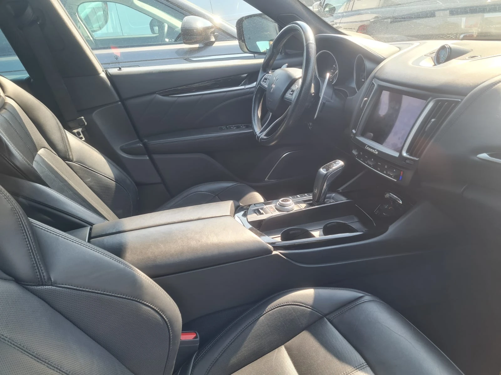 Maserati Levante 3.0* 349ps* 98хл.км* КОЖА* НАВИ* ПАНО* КАМЕРА, снимка 5 - Автомобили и джипове - 54155974