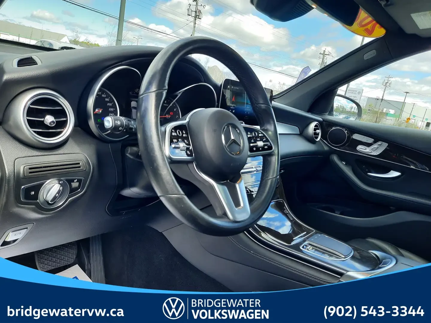 Mercedes-Benz GLC 300 ПОДГРЕВ* 360КАМЕРА* ПАНОРАМА* LANE* ASSIST* , снимка 9 - Автомобили и джипове - 54571629
