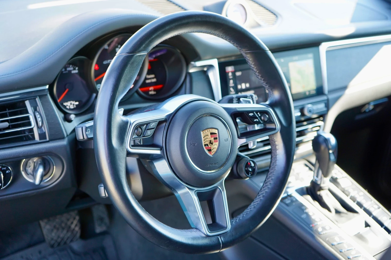 Porsche Macan * GTS* SportChrono* Cam* Keyless* Aerokit, снимка 9 - Автомобили и джипове - 54595435