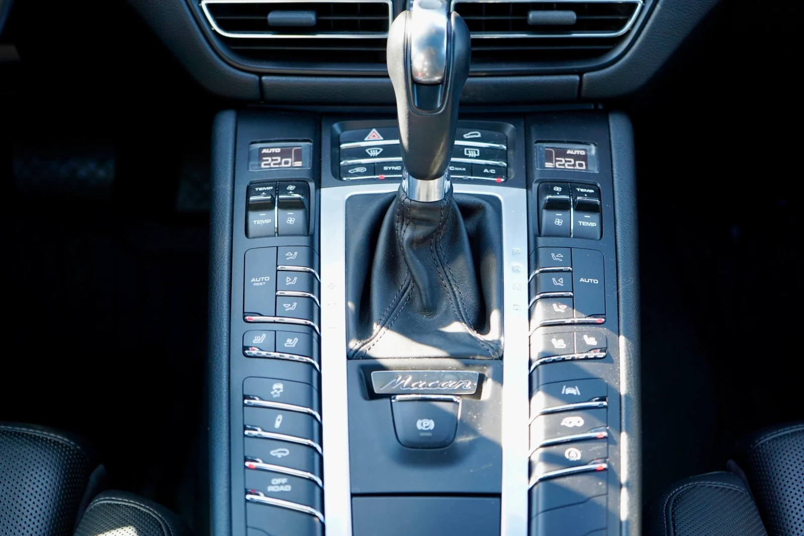 Porsche Macan * GTS* SportChrono* Cam* Keyless* Aerokit, снимка 13 - Автомобили и джипове - 54595435