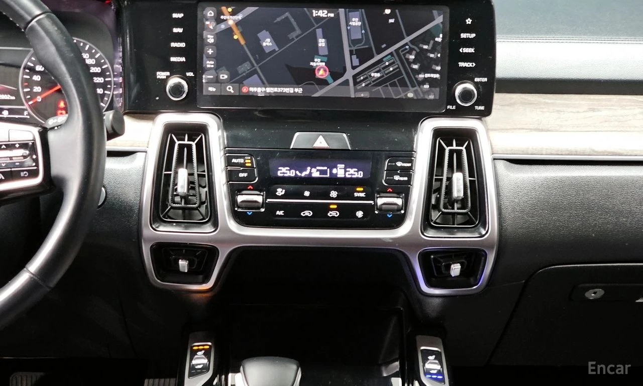 Kia Sorento 2.2D Prestige 4x4* ПОДГРЕВ* ОБДУХВАНЕ* КРАЙНА ЦЕНА, снимка 11 - Автомобили и джипове - 54712711