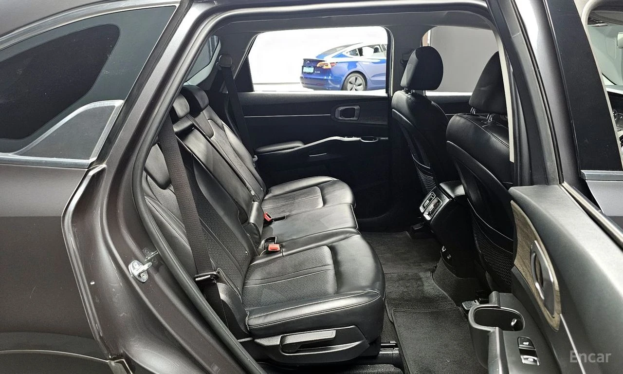 Kia Sorento 2.2D Prestige 4x4* ПОДГРЕВ* ОБДУХВАНЕ* КРАЙНА ЦЕНА, снимка 14 - Автомобили и джипове - 54712711
