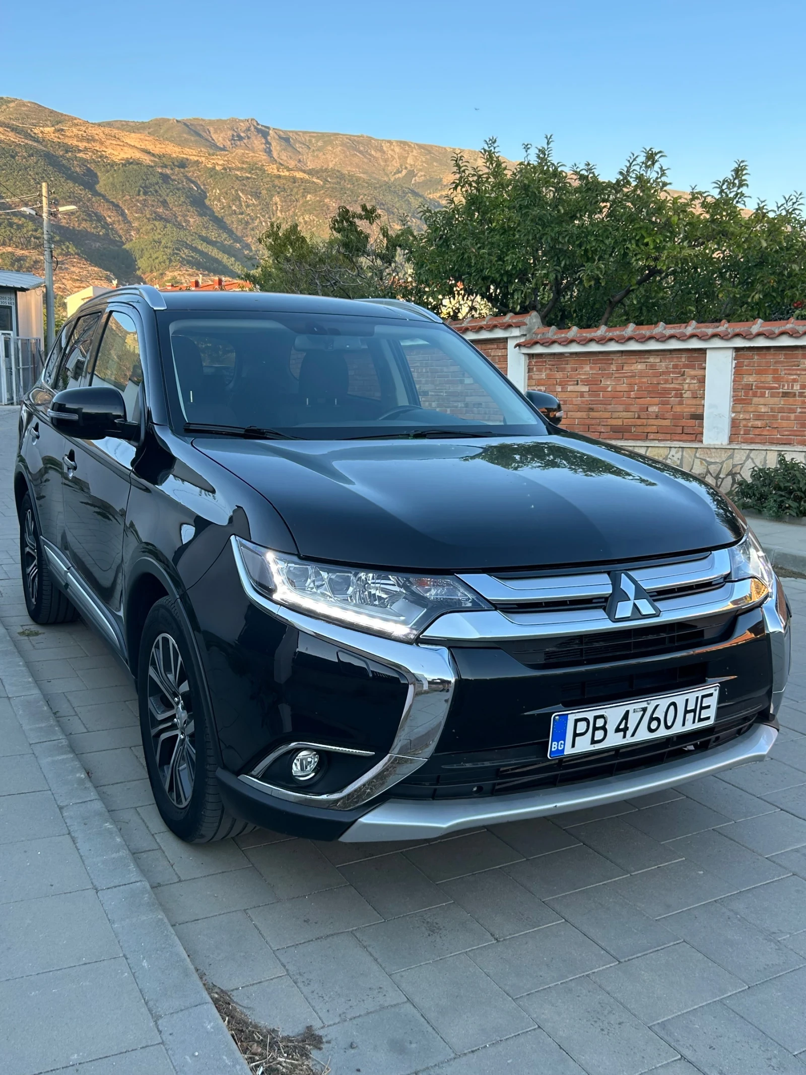 Mitsubishi Outlander 7 МЕСТНА , снимка 2 - Автомобили и джипове - 56134608