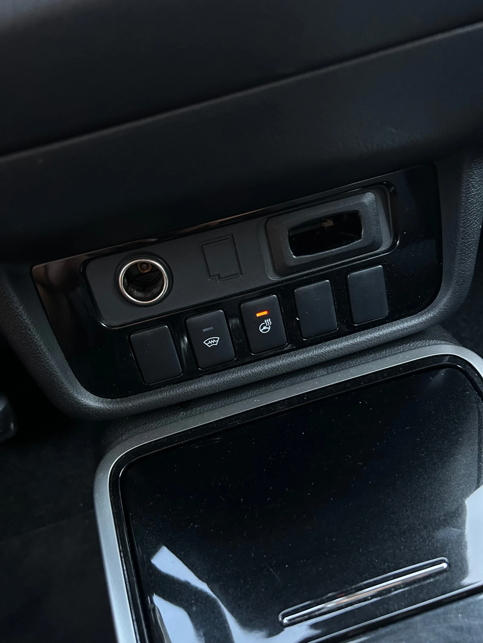 Mitsubishi Outlander 7 МЕСТНА , снимка 10 - Автомобили и джипове - 56134608