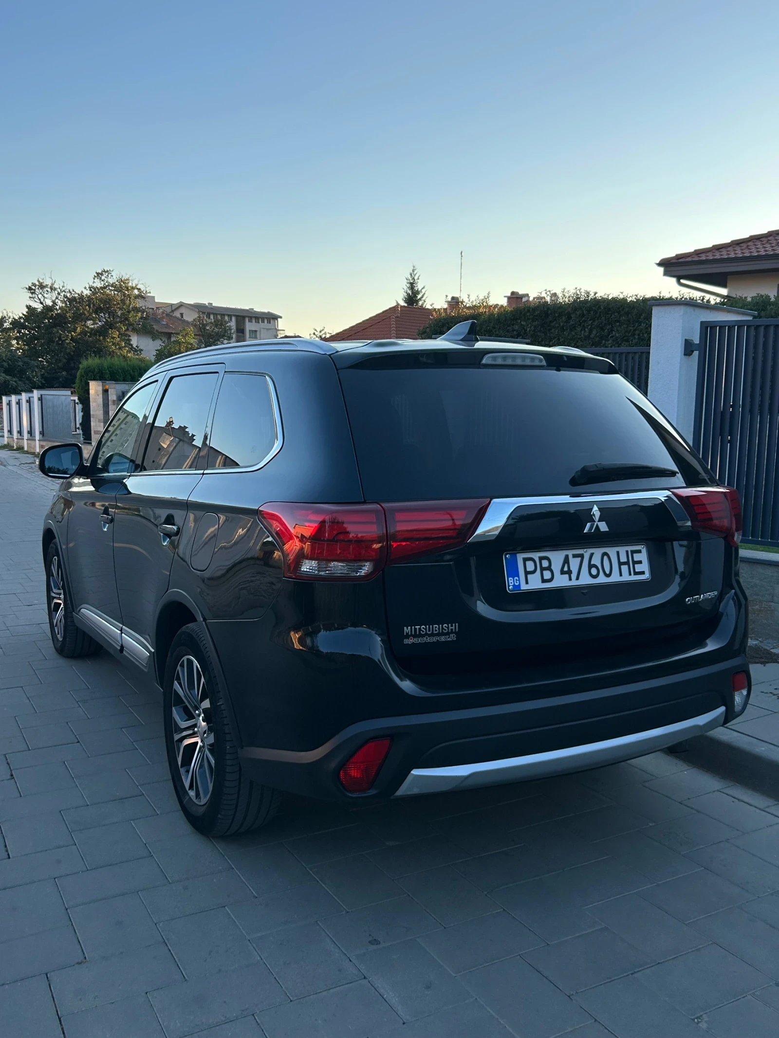 Mitsubishi Outlander 7 МЕСТНА , снимка 4 - Автомобили и джипове - 56134608