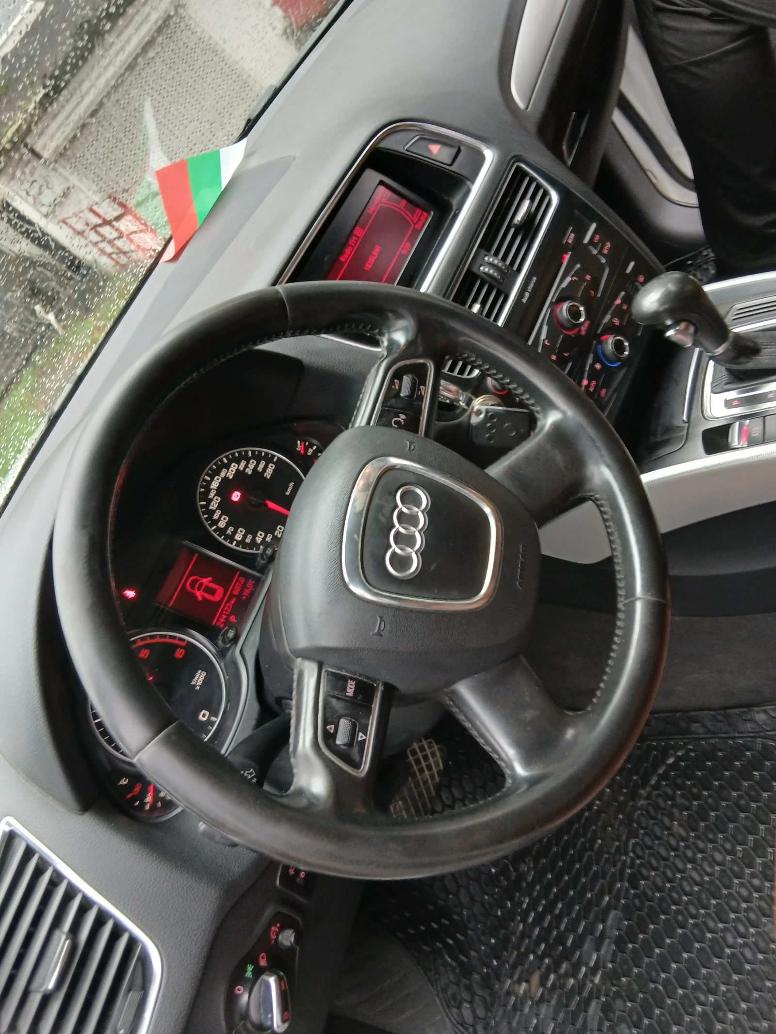 Audi Q5, снимка 8 - Автомобили и джипове - 56365174