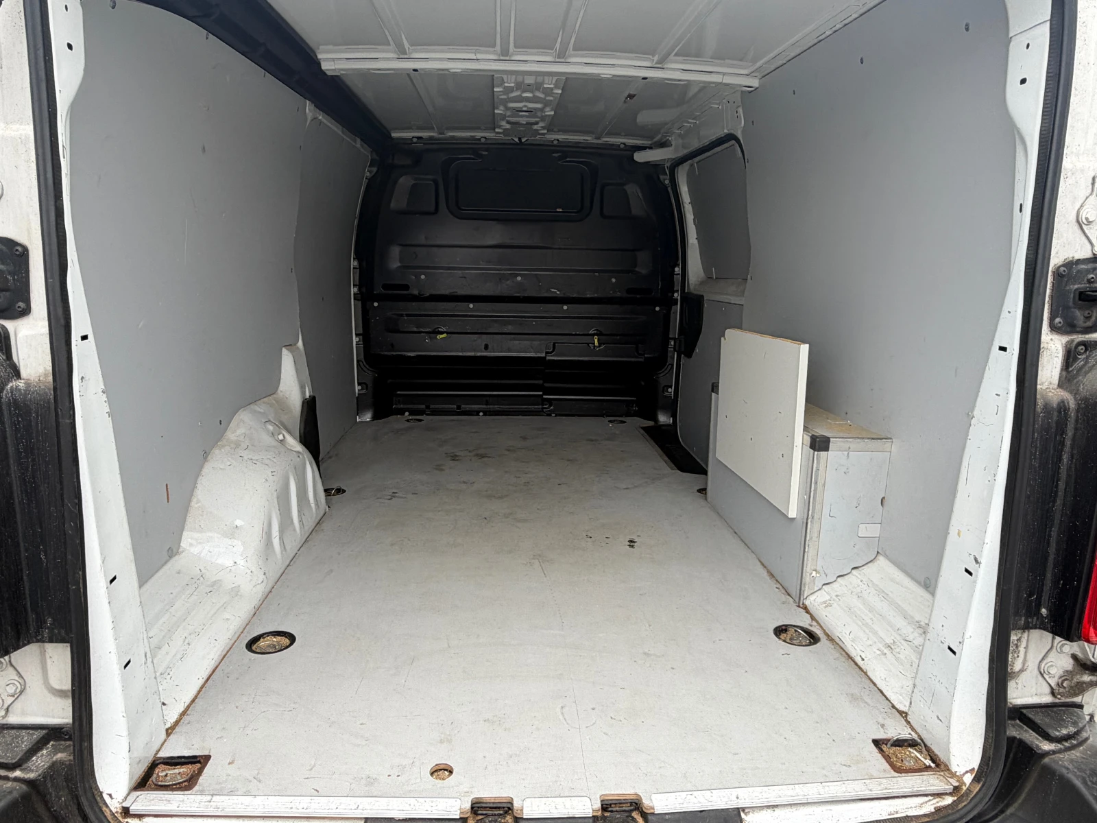 Opel Vivaro 2.0HDI, снимка 5 - Бусове и автобуси - 55125338