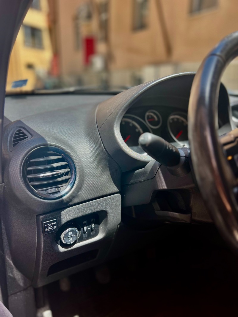 Opel Corsa бензин/газ , снимка 15 - Автомобили и джипове - 46320893