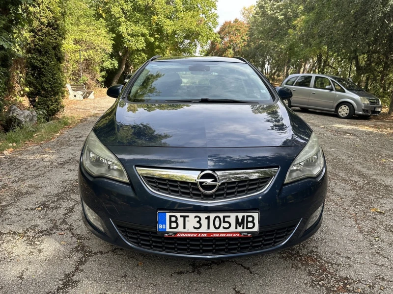 Opel Astra 1.4i Sports Tourer, снимка 2 - Автомобили и джипове - 47305469