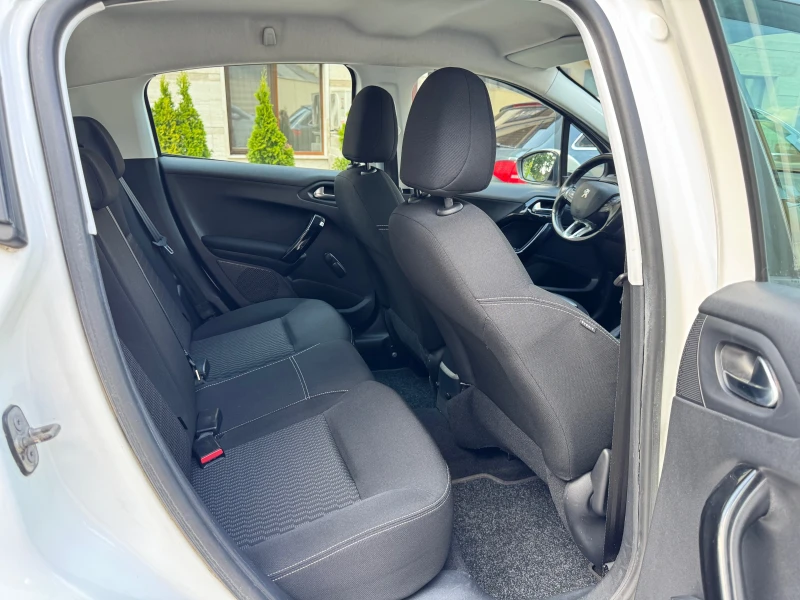 Peugeot 208 1.6HDI-LED-NAVI-KLIMA* , снимка 13 - Автомобили и джипове - 51652896