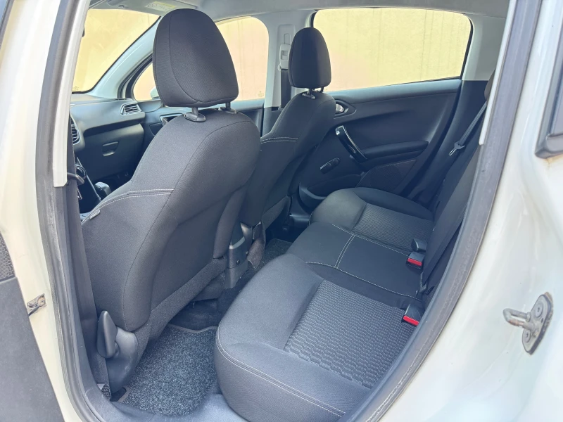 Peugeot 208 1.6HDI-LED-NAVI-KLIMA* , снимка 12 - Автомобили и джипове - 51652896