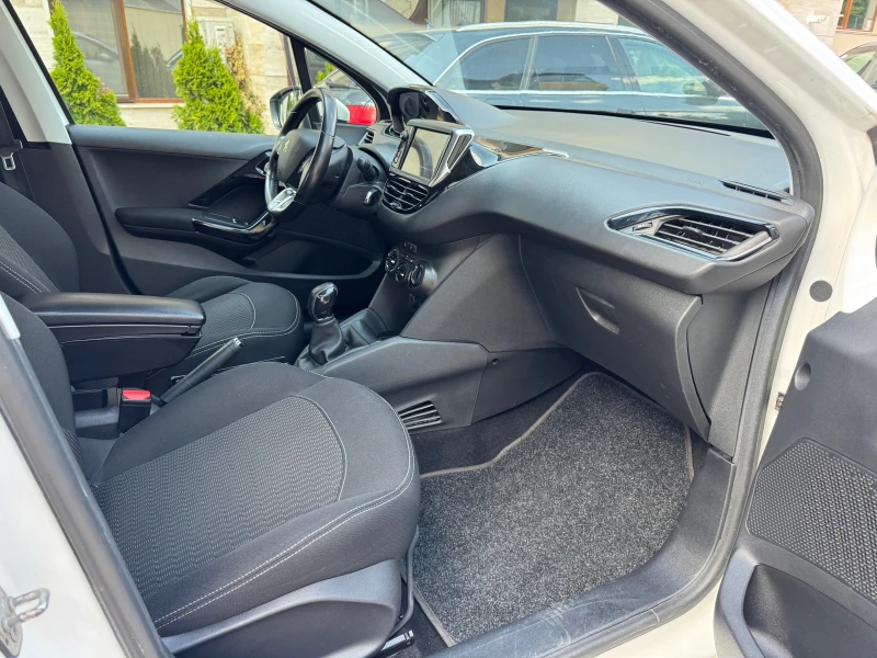 Peugeot 208 1.6HDI-LED-NAVI-KLIMA* , снимка 11 - Автомобили и джипове - 51652896