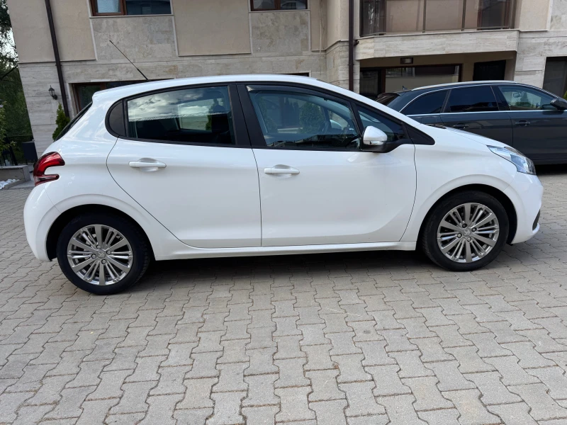 Peugeot 208 1.6HDI-LED-NAVI-KLIMA* , снимка 8 - Автомобили и джипове - 51652896