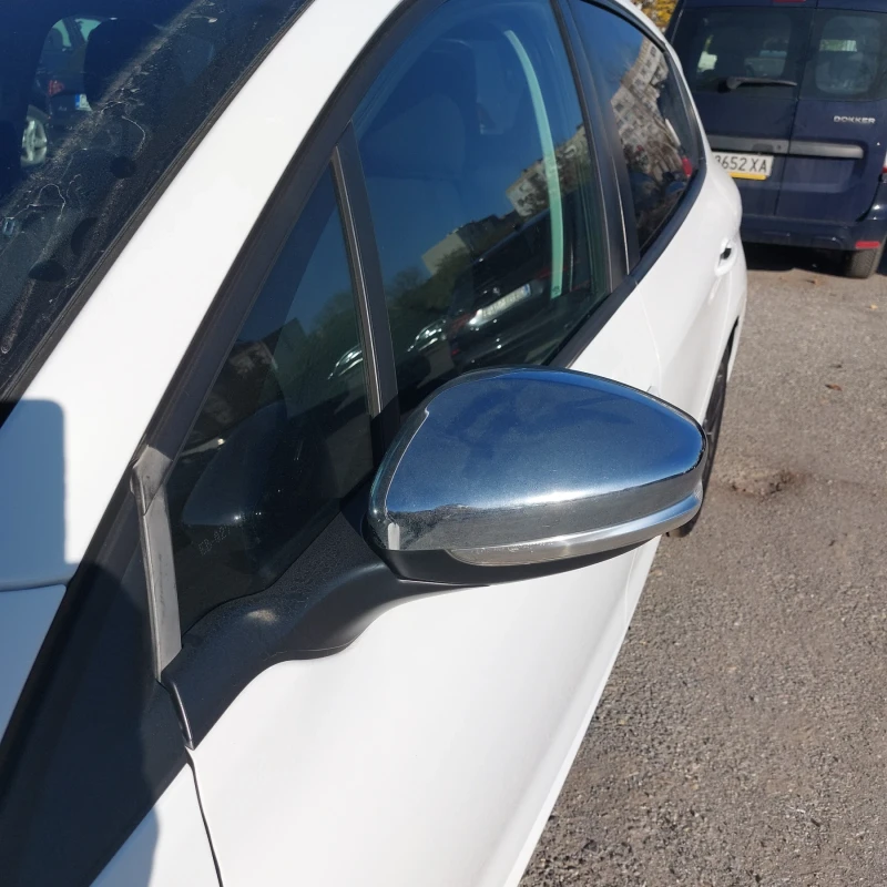 Peugeot 208 1.2, снимка 15 - Автомобили и джипове - 52342106