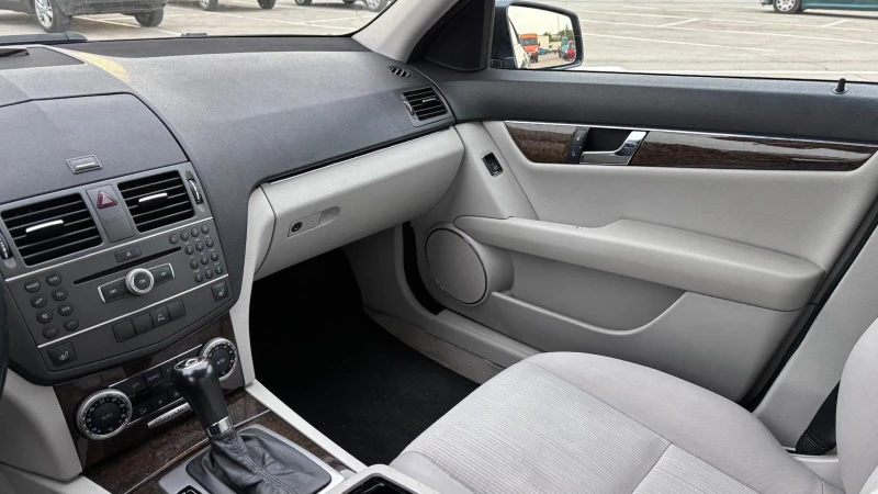 Mercedes-Benz C 200 CGI, снимка 3 - Автомобили и джипове - 53055035