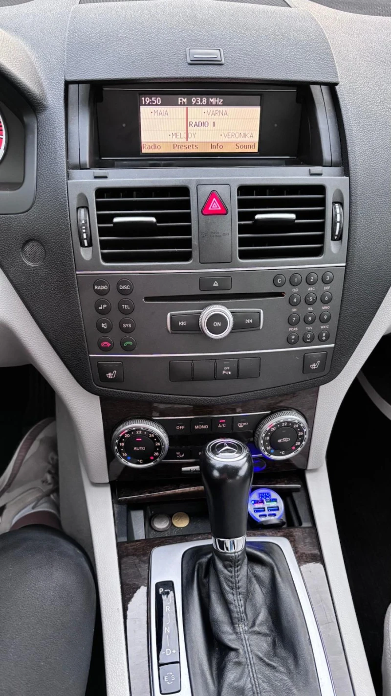 Mercedes-Benz C 200 CGI, снимка 8 - Автомобили и джипове - 53055035