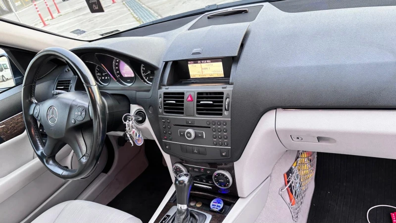 Mercedes-Benz C 200 CGI, снимка 2 - Автомобили и джипове - 53055035