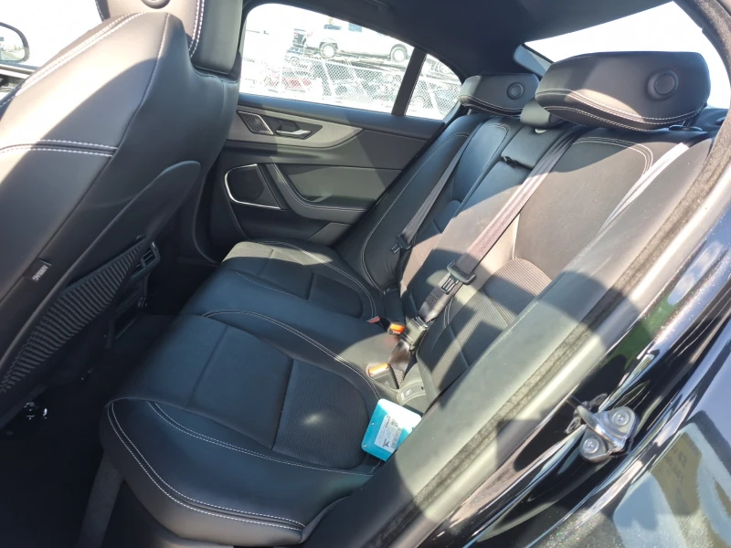 Jaguar XE R-Dynamic SE P300 AWD, снимка 12 - Автомобили и джипове - 53480266