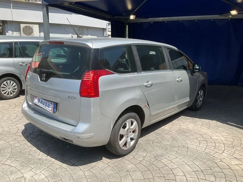 Peugeot 5008 1.6 HDi Premium, снимка 2 - Автомобили и джипове - 55467798