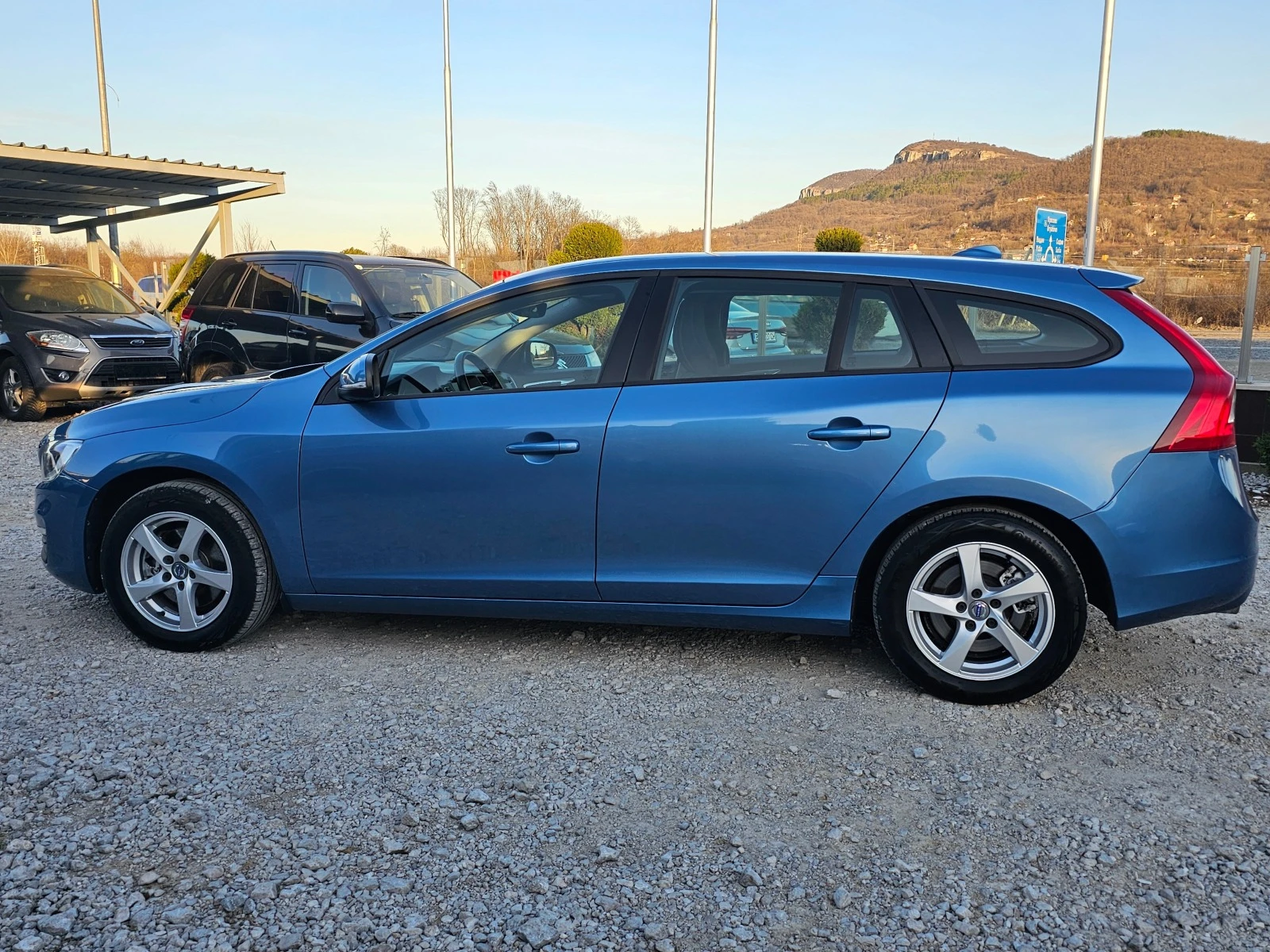 Volvo V60 2.0D 120кс D2! ! РЕАЛНИ КИЛОМЕТРИ ! ! EURO 6 - изображение 2