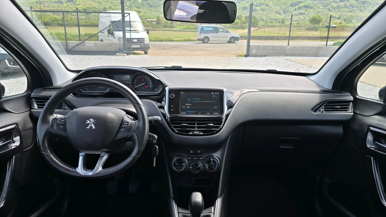 Peugeot 208 1.2i * Active*  - изображение 8